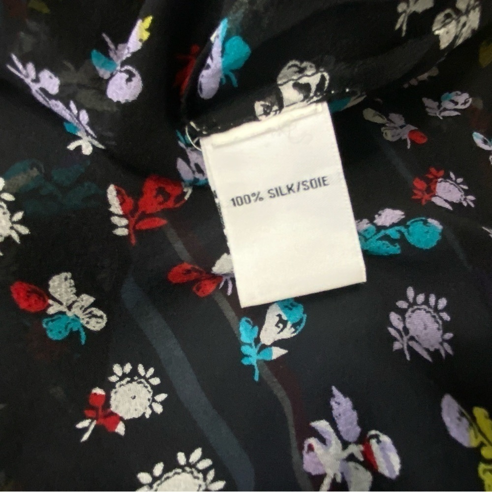 Diane Von Furstenberg Black and Floral Silk Button Front Sheer Top. Size 2. - Picture 6 of 7